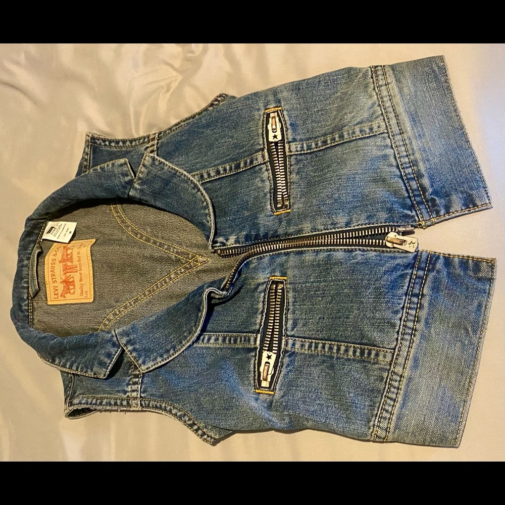 Like new Levi Strauss & Co vest no tears no stains